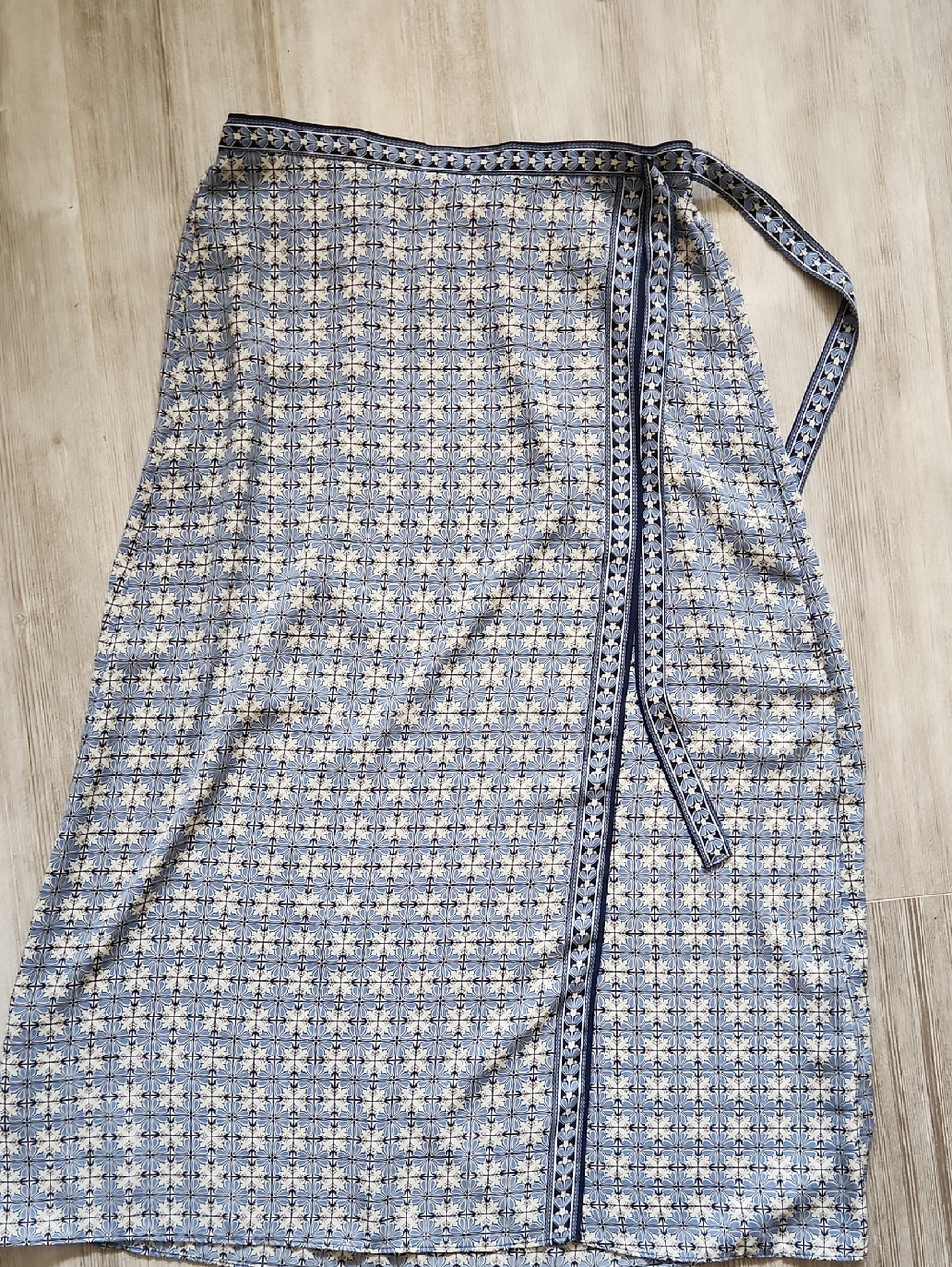 Max Studio Blue and Cream Geometric Wrap Skirt